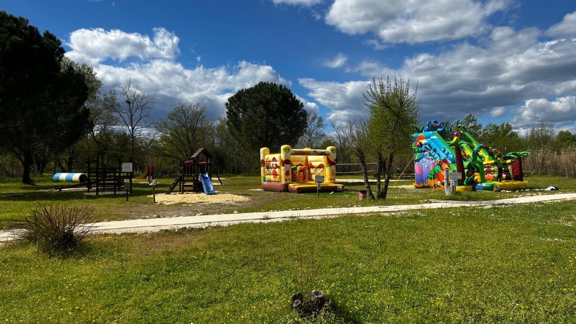 Camping Le Fief D'Андюз Екстер'єр фото