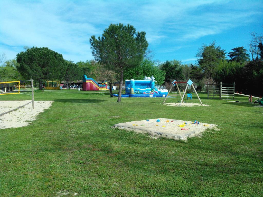Camping Le Fief D'Андюз Екстер'єр фото
