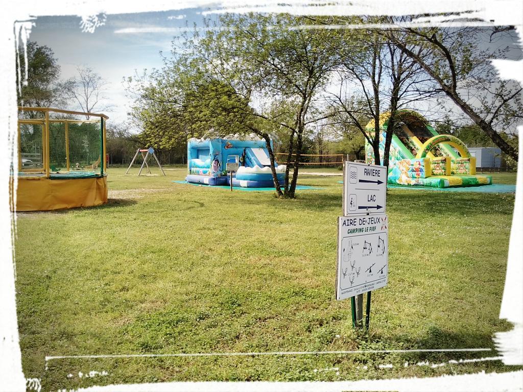 Camping Le Fief D'Андюз Екстер'єр фото